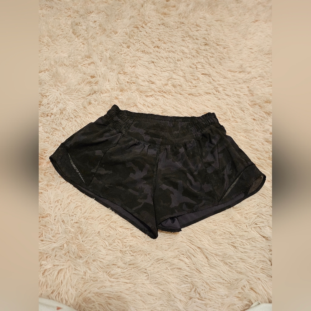 Lululemon Hotty Hot Lined Short 2.5 - Camo Size 6